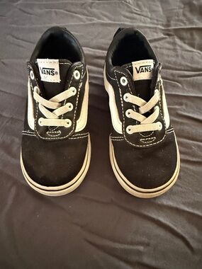 Girls VANS B&W Stripe Low Top Shoes